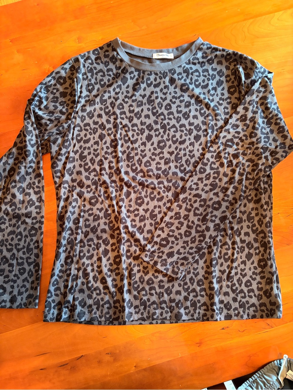 Leopard Print Long Sleeve Tee - Gray/Black
